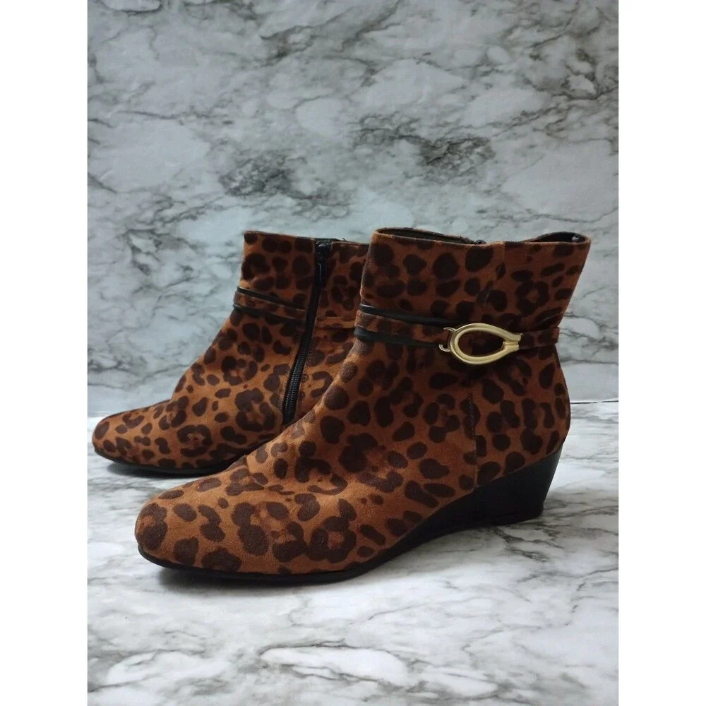 IMPO Leopard Cheetah Print Ankle Boots Gold Color Accent Zipper Size 9M